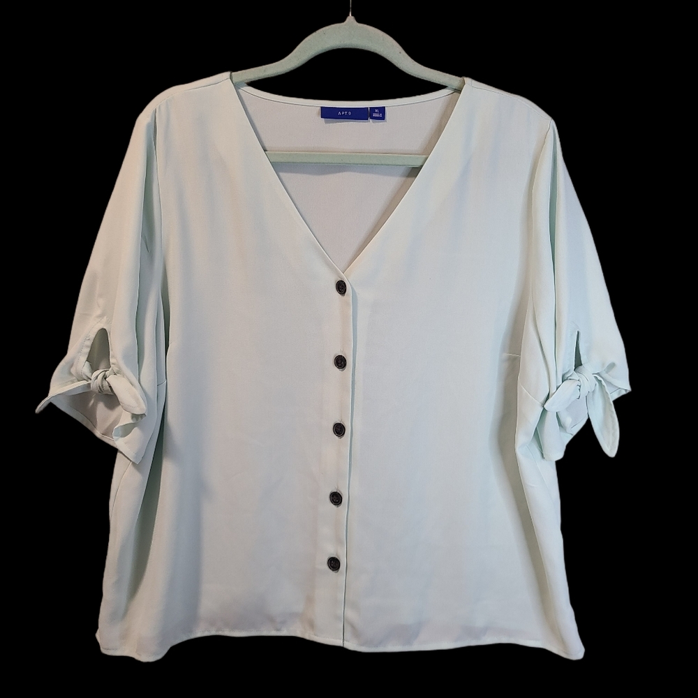NWOT🆕️ *BUNDLE 2 TOPS,GET ONE FREE!* Light Green Short Sleeve Blouse✨️ XL